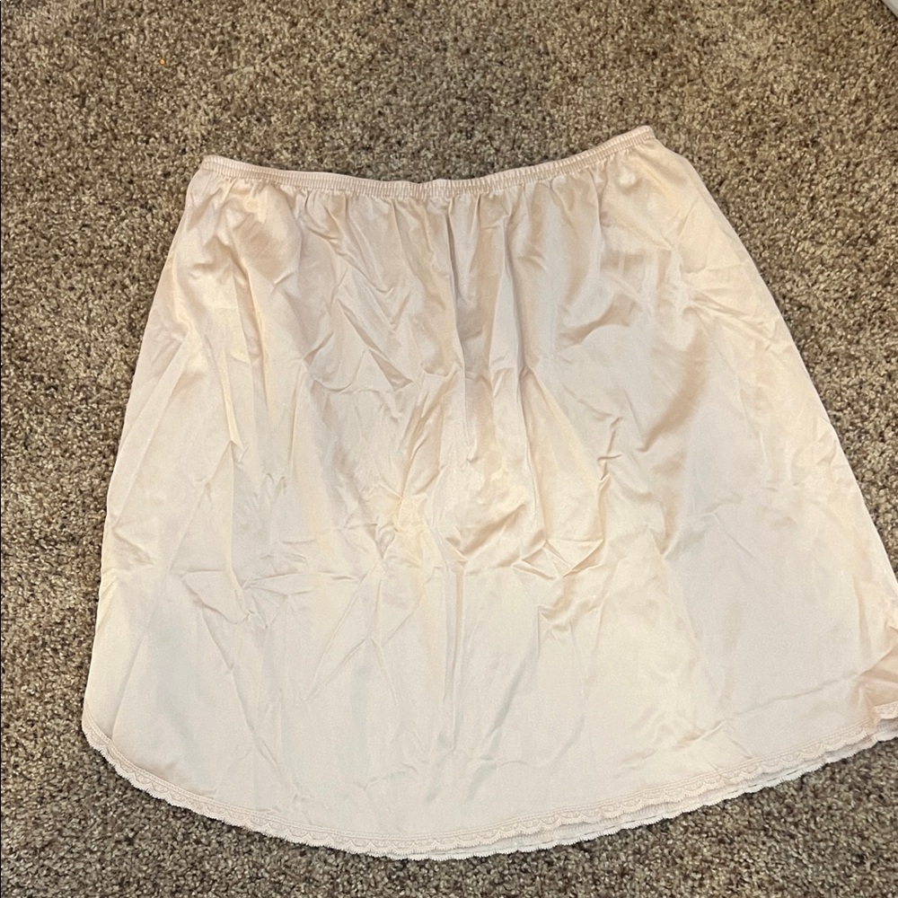 Vanity Fair nude 18” half slip